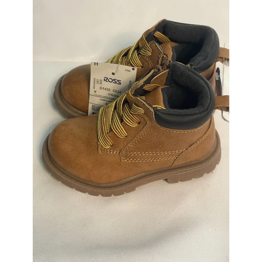 Carter's Roy Fashion Boots Size 7 New with tags no box‎ Bin3